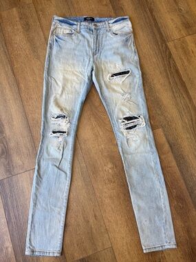 NOVAMEN Light Wash Distressed Skinny Jeans Size 30.